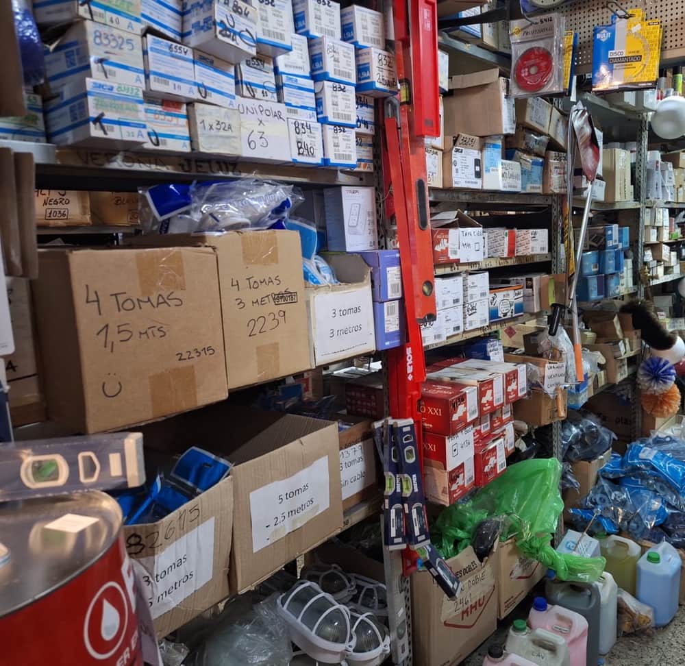 Cajas de repuestos y accesorios